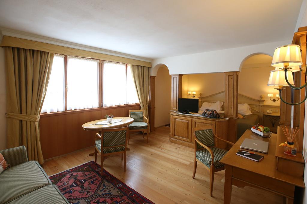 Alpen Suite Hotel Madonna di Campiglio Exterior photo