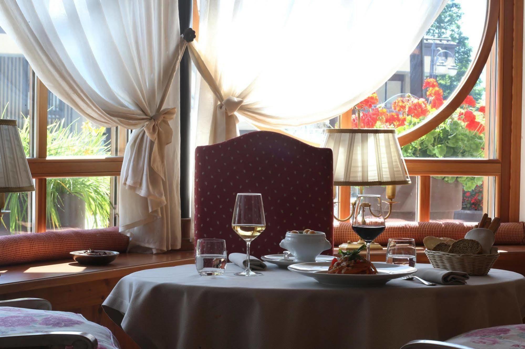 Alpen Suite Hotel Madonna di Campiglio Exterior photo